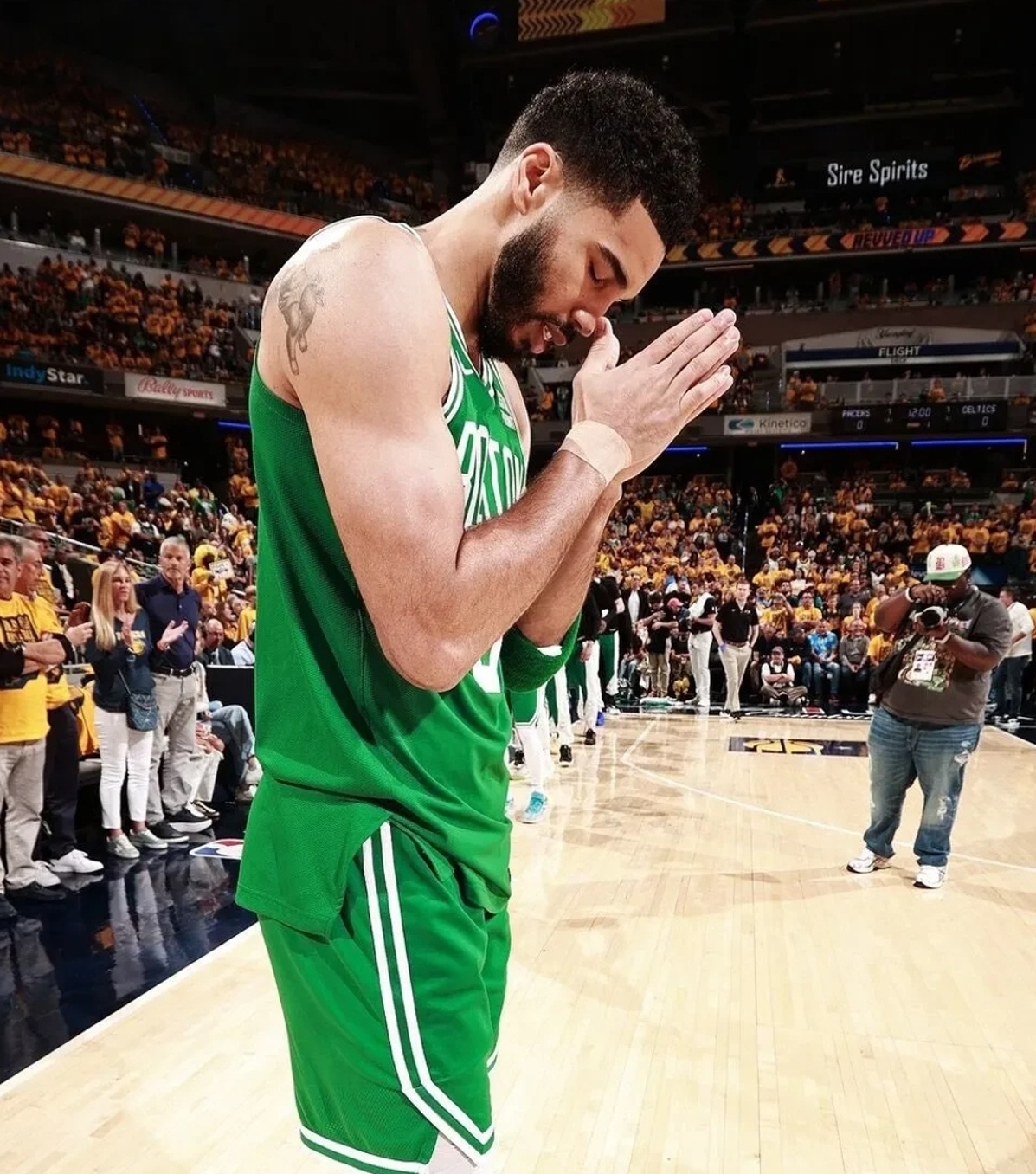 九游体育-塔图姆官方宣布出色发挥新规，SKT引发争议！赛场气氛高涨(塔图姆是哪个队的)